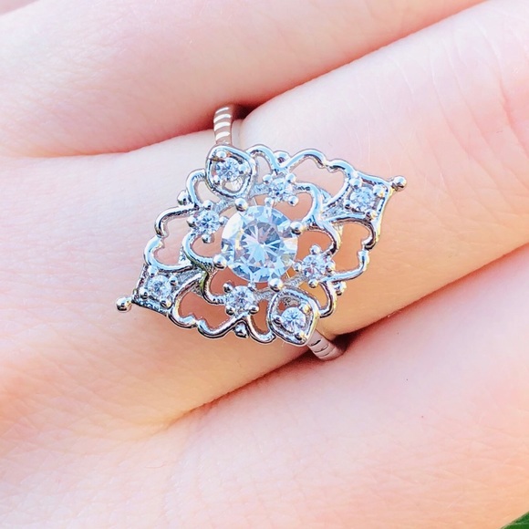Jewelry - NWOT antique silver ring
